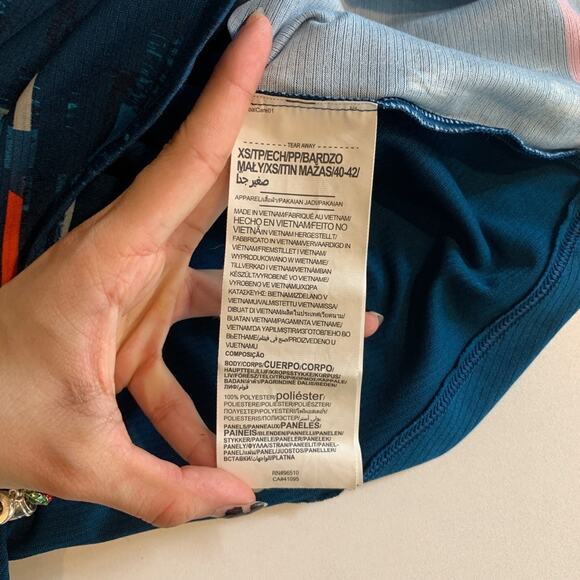 Under Armour Shirt Women XS Extra Small HeatGear Open Back Printed Panel Wicking - Picture 8 of 10